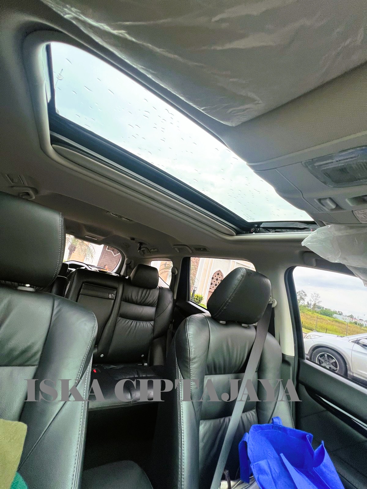 Pilihan Mobil Keluarga Rental Lippo Karawaci
