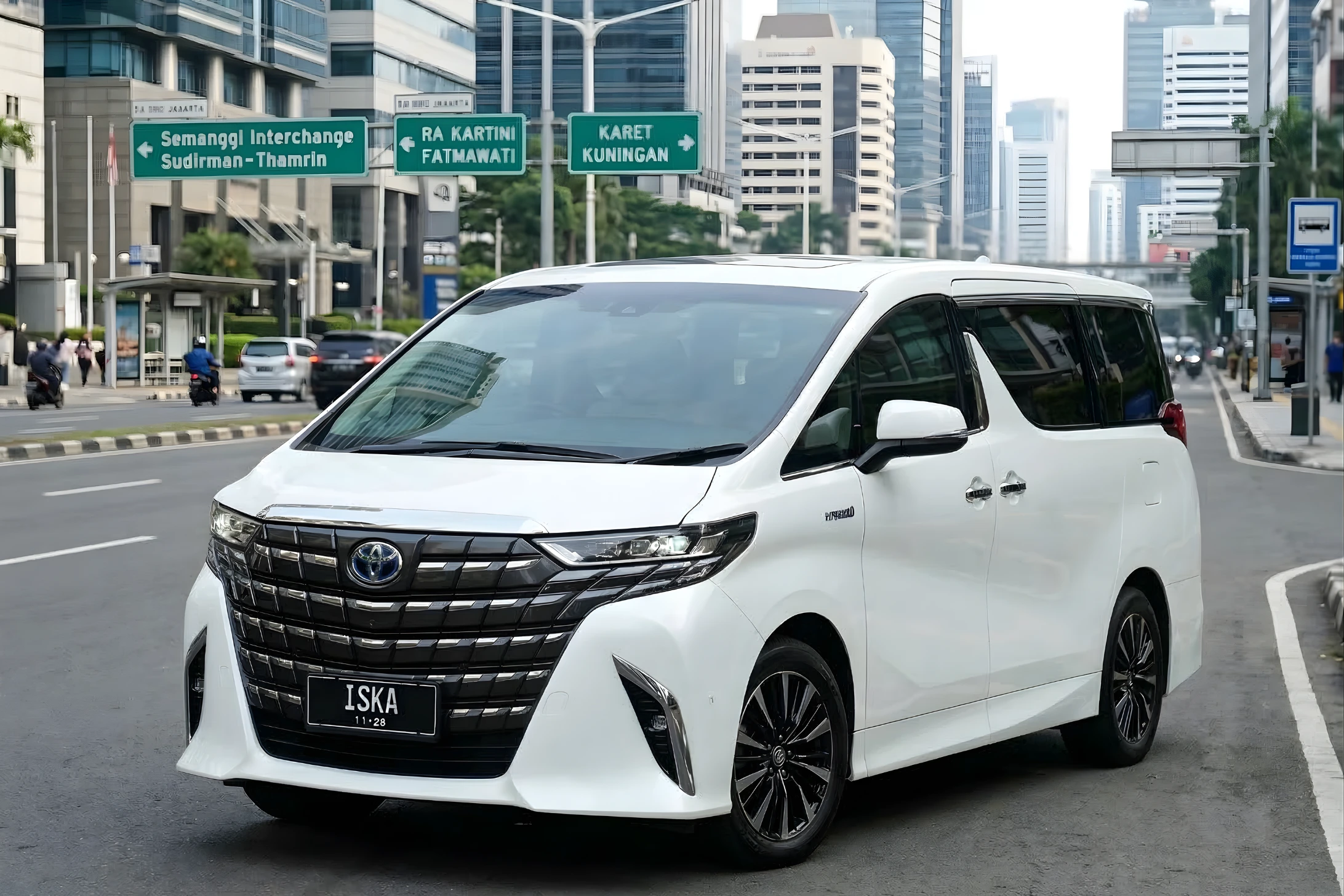 Mengapa Rental Mobil Masih Jadi Solusi Terbaik di Era MRT dan TransJakarta?