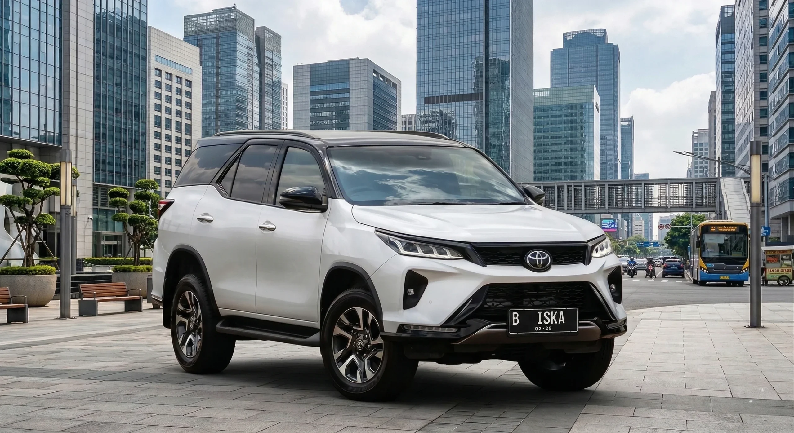 Mengapa Memilih Mobil Fortuner untuk Disewa di Kuningan Timur