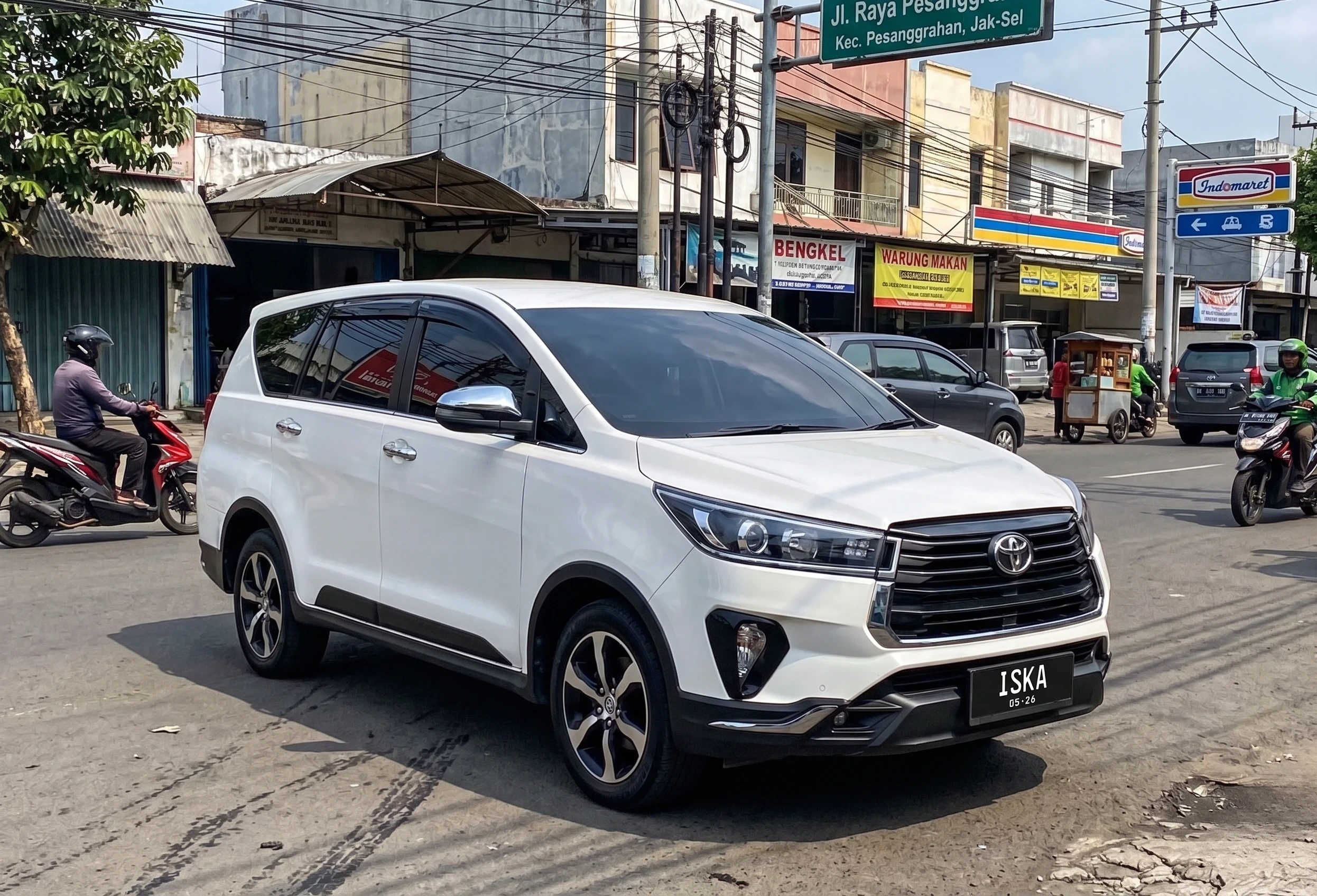 Kemana Aja Sih Orang Pesanggrahan Biasa Pakai Rental Innova Reborn?