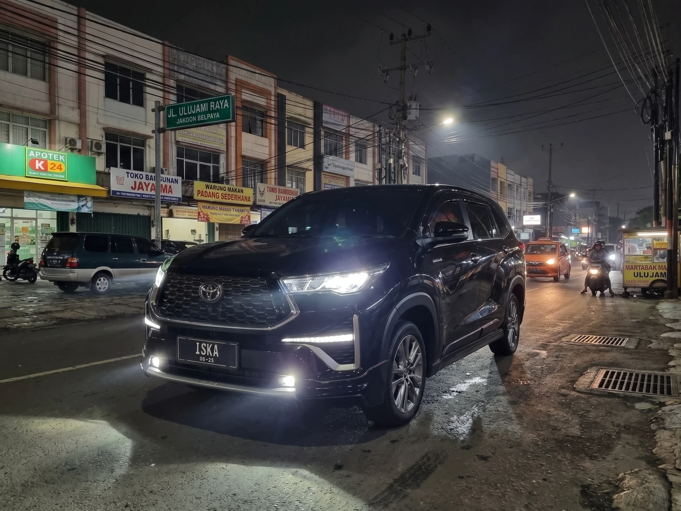 Mengapa Memilih Mobil Innova Zenix Hybrid untuk Disewa di Ulujami