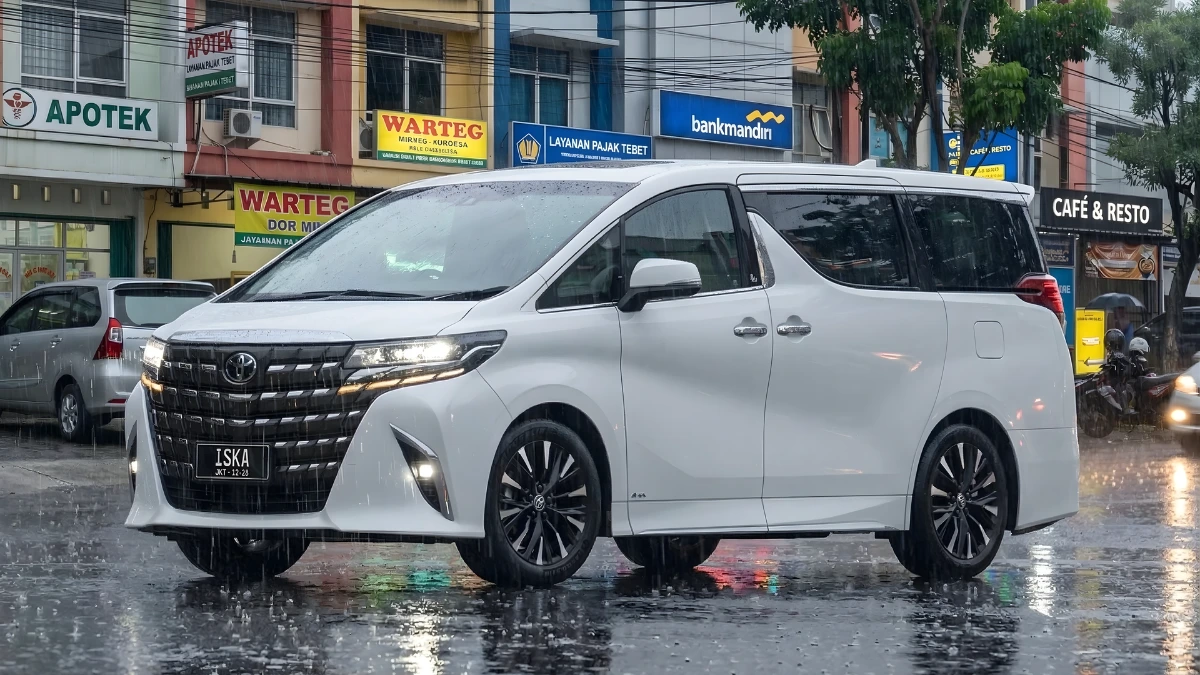 Rental Mobil Alphard Hybrid di Tebet – ISKA CIPTA JAYA