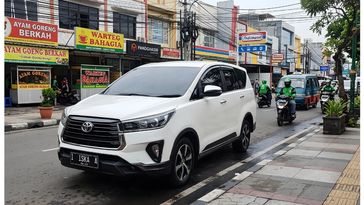 Mengapa Memilih Mobil Innova Reborn untuk Disewa di Tebet