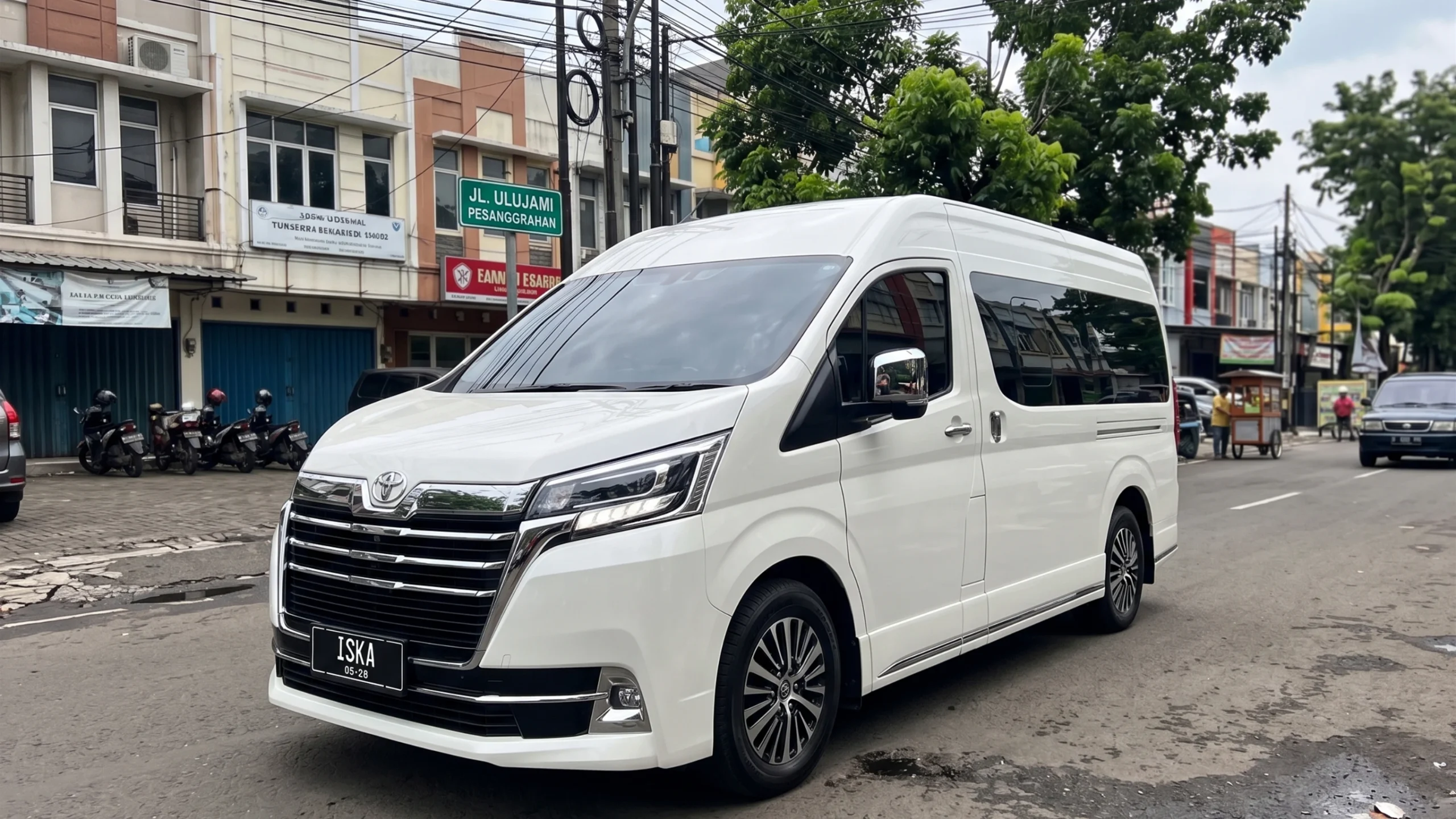 Mengapa Memilih Mobil Hiace Premio untuk Disewa di Ulujami