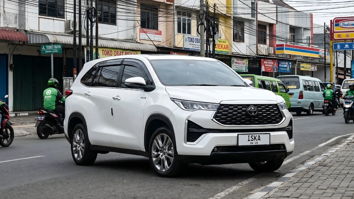 Rental Mobil Innova Zenix Hybrid di Tebet – ISKA CIPTA JAYA