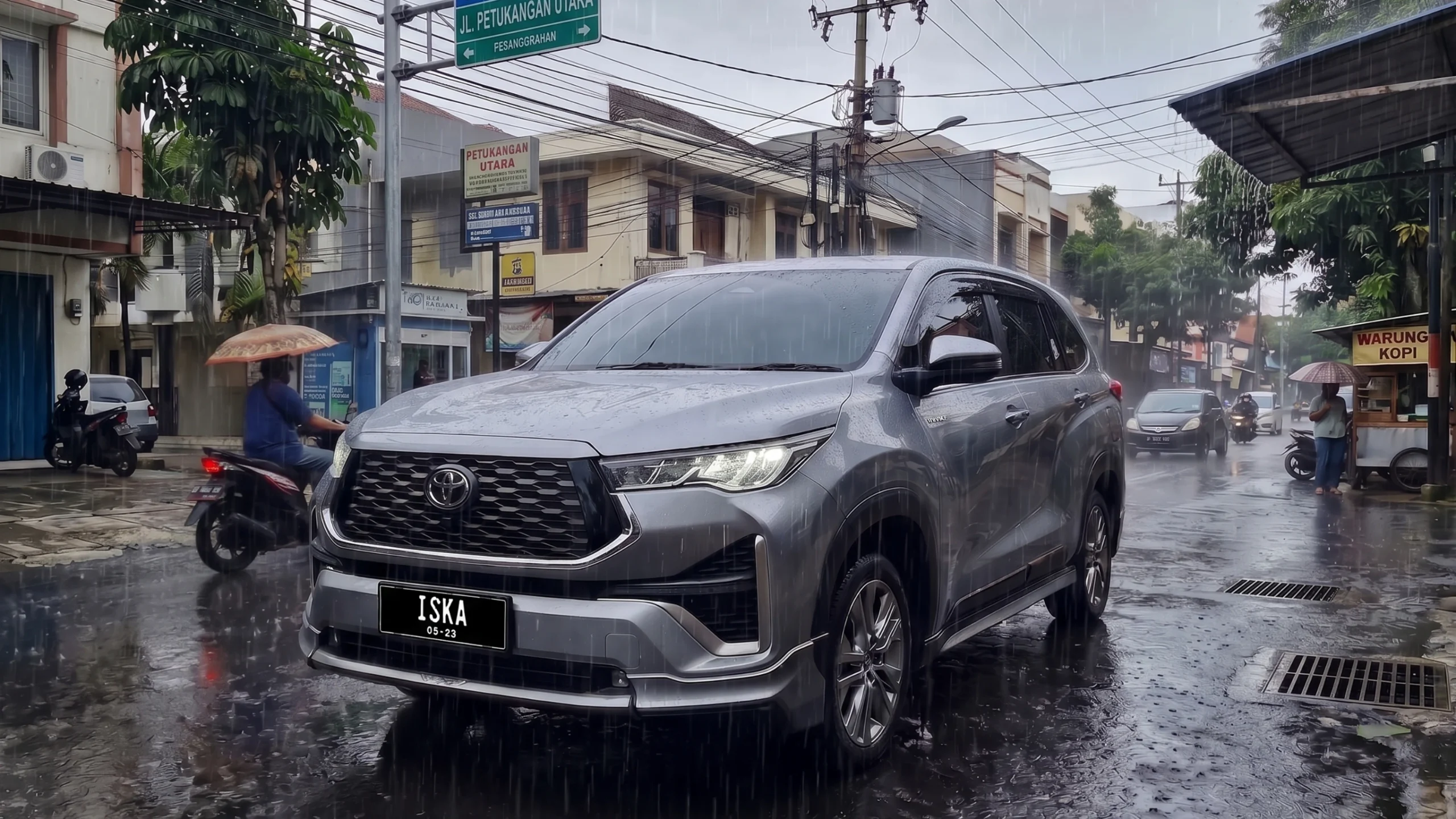Mengapa Memilih Mobil Innova Zenix Hybrid untuk Disewa di Petukangan Utara