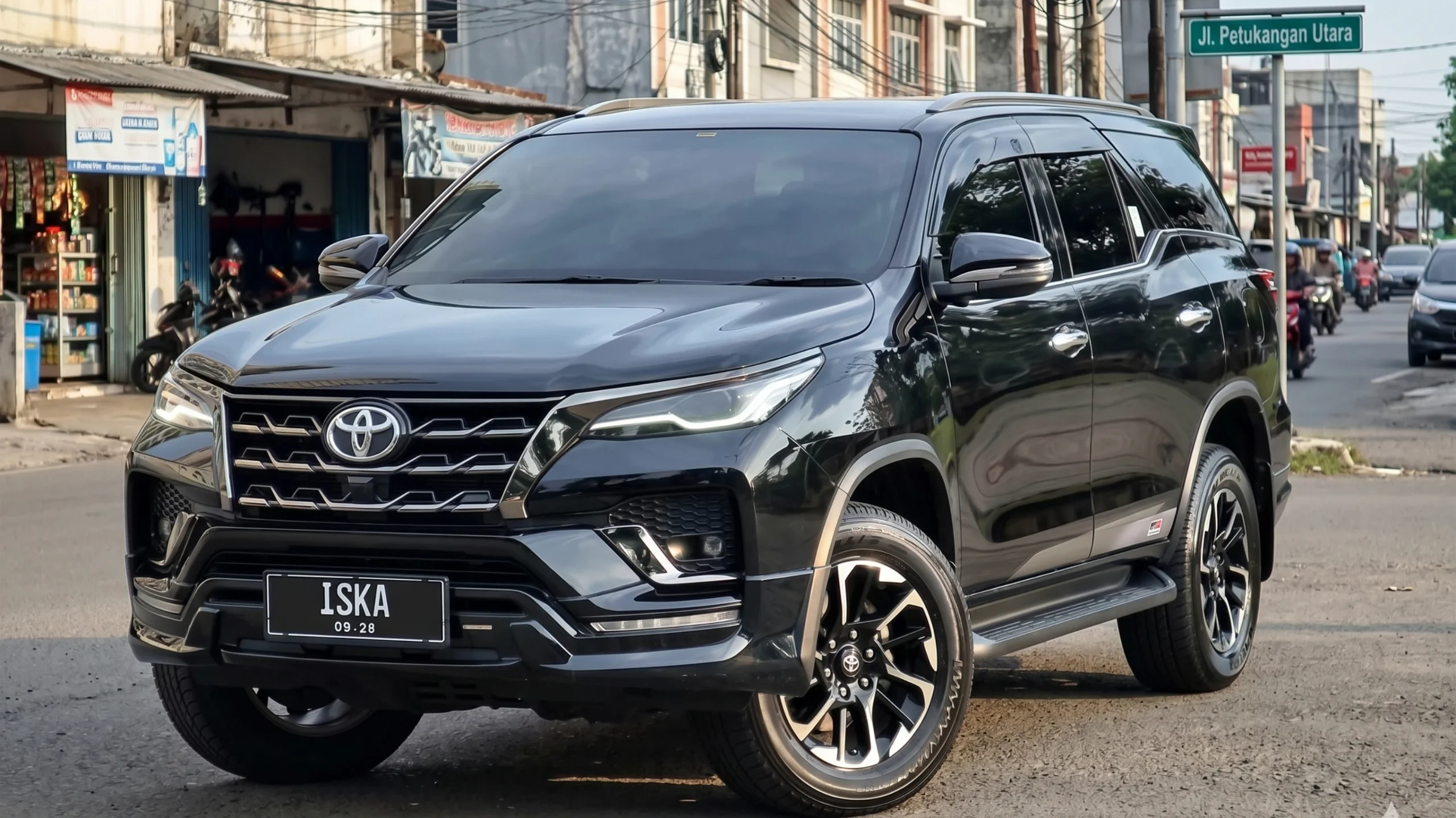 Rental Mobil Fortuner di Petukangan Utara – ISKA CIPTA JAYA