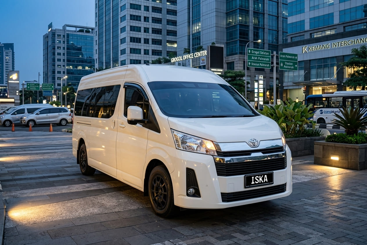Mengapa Memilih Mobil Hiace Premio untuk Disewa di Grogol Selatan?